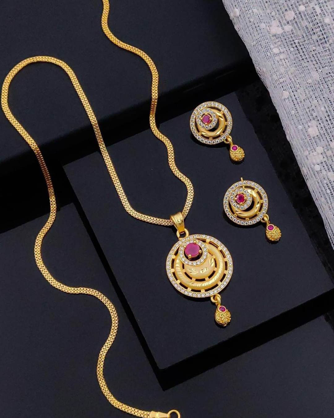 Royal Aura Statement chain set