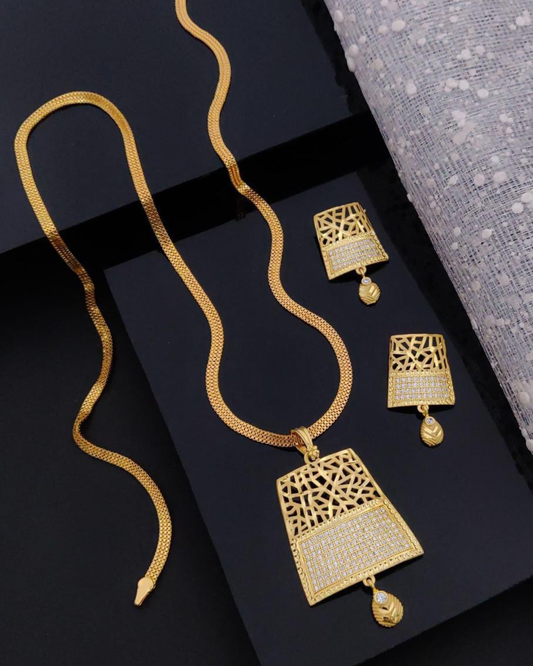 Royal Aura Statement chain set