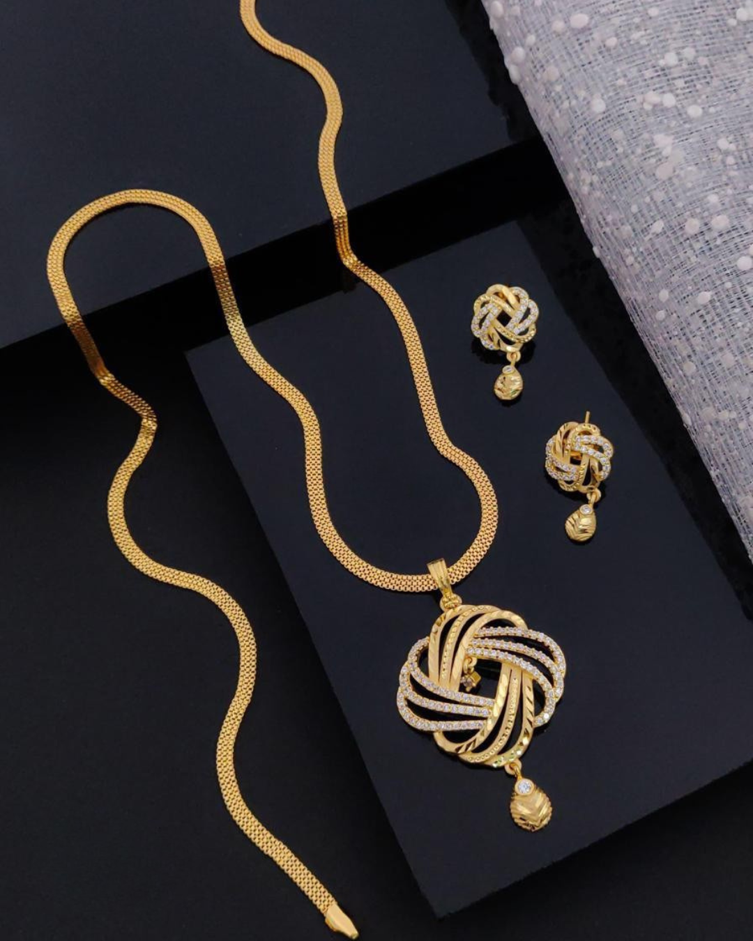 Royal Aura Statement chain set
