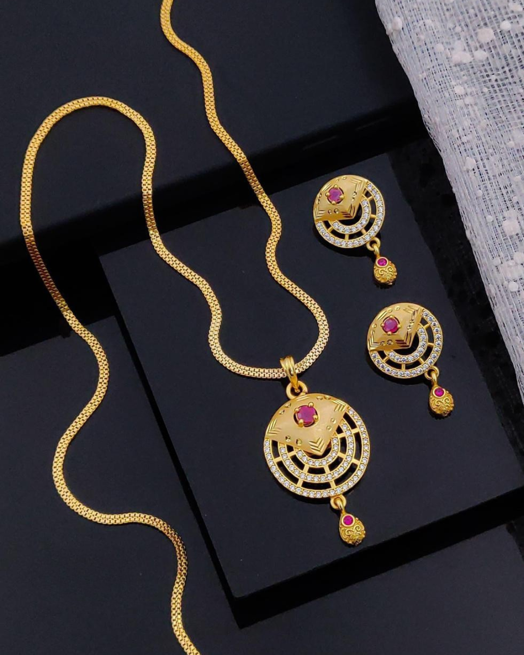 Royal Aura Statement chain set