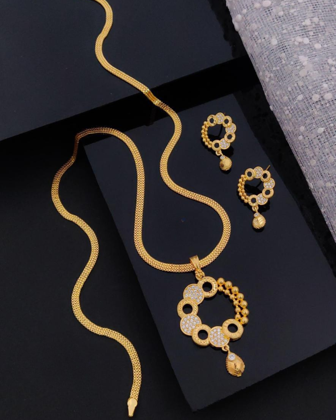 Royal Aura Statement chain set