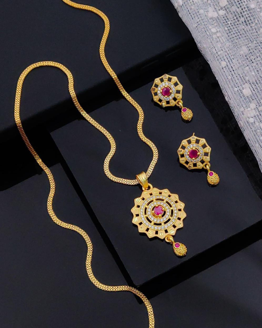 Royal Aura Statement chain set