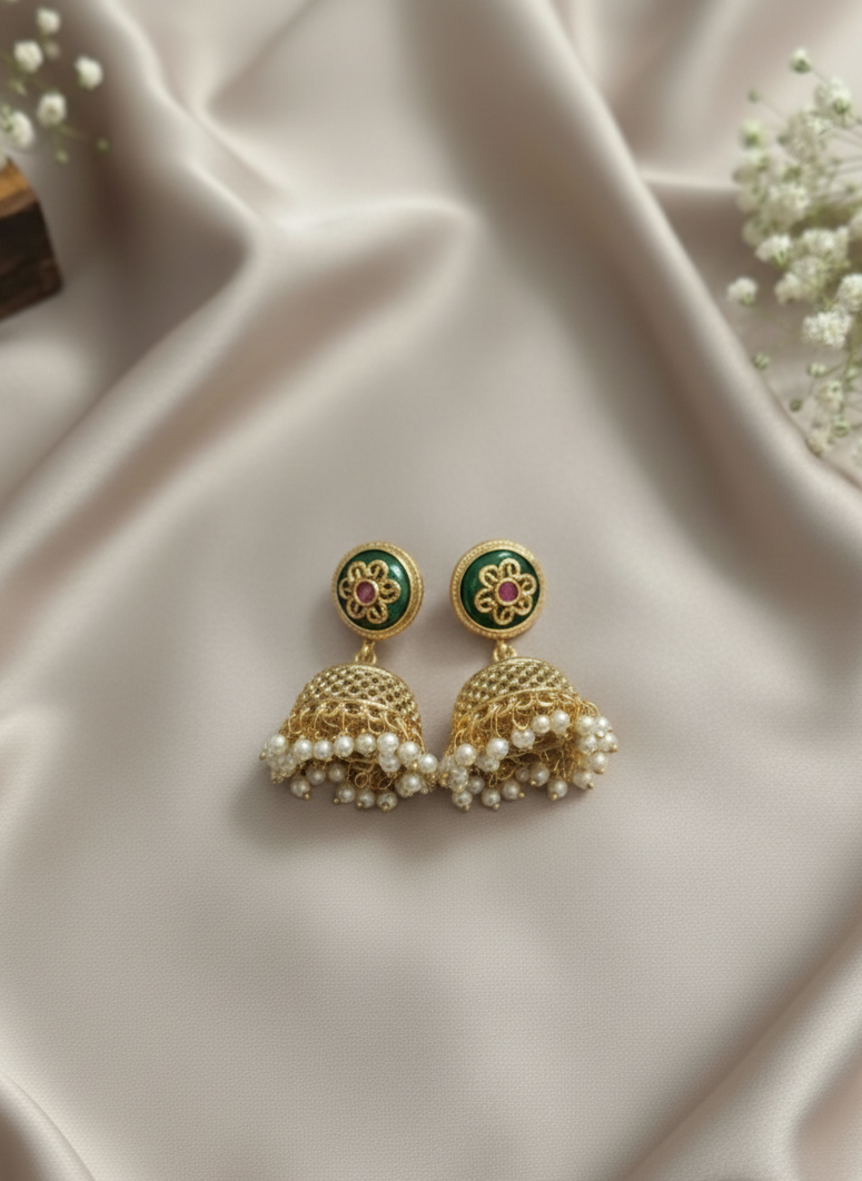 Advika Kundan & Emerald Circular Choker Set