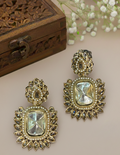 Zarina Classic Kundan Stud Earrings